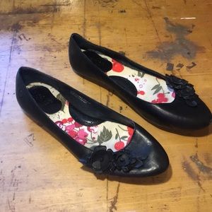 Born black leather pointed toe flats with flowers
